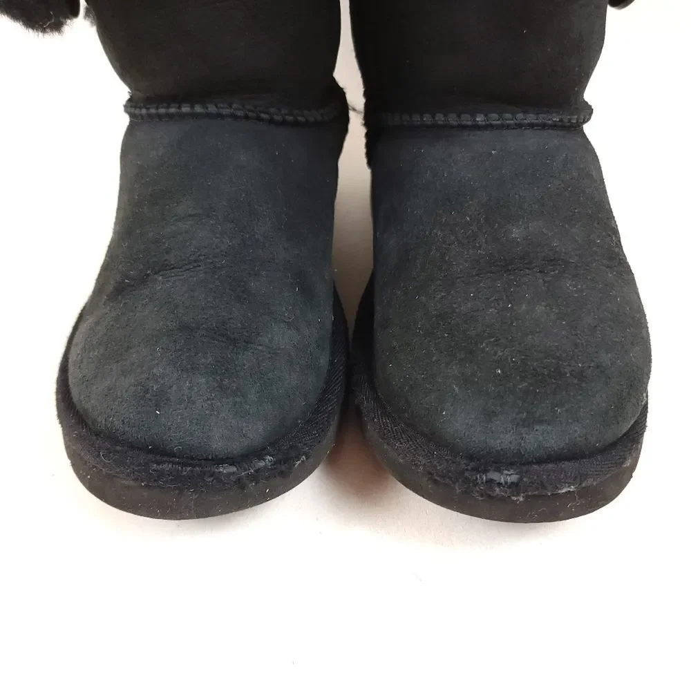 UGG Girls Bailey Button II Mini Boots Black Sheepskin Youth Size 2 #05006076
